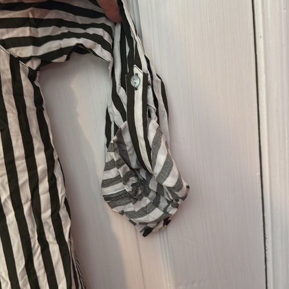 Jane + Delancey NWT Women's Long Sleeve Small Green and White Button Up - Picture 6 of 13